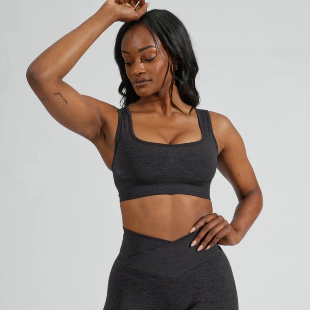 Buffbunny Synergy Seamless Sports Bra- Charcoal size medium twist back open back